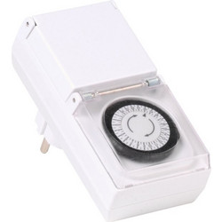Vivanco Outdoor Mechanical Timer Socket 3680W White - (VVEL24HTIMECDE)