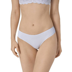 Triumph Lovely Γυναικείο String Χωρίς Ραφές με Δαντέλα Λευκό 10182554-00UK