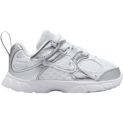 Nike V5 Runner Παιδικά Αθλητικά Παπούτσια για Τρέξιμο Λευκά Ασημί HQ6413-103