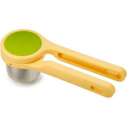 Joseph Joseph Helix Yellow Citrus Juicer
