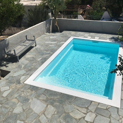Πολυεστερική πισίνα (fiberglass) διαστάσεων 5.00x3.00 μέτρων