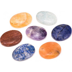 Σετ από 7 Chakra οβάλ ημιπολύτιμες πέτρες - σε βελούδινη θήκη Διαστάσεις: 4 x 2,7 cm