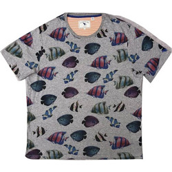 TED BAKER T-SHIRT ΓΚΡΙ ΜΕ ΛΑΙΜΟΚΟΨΗ ΚΑΙ ΣΧΕΔΙΟ ΣΕ ΟΛΗ ΤΗΝ ΕΠΙΦΑΝΕΙΑ ΚΑΝΟΝΙΚΗ ΓΡΑΜΜΗ