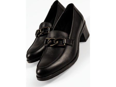 Ragazza γυναικεία μαύρα loafers με αλυσίδα και block τακούνι