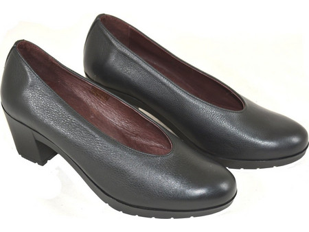 Bryan pumps Lena 36800