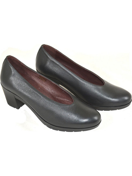 Bryan pumps Lena 36800