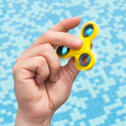 Anti Stress Fidget Spinner Three Leaves Black Circles Κίτρινο