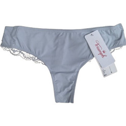 Triumph Lovely Γυναικείο String Χωρίς Ραφές με Δαντέλα Γαλάζιο 10182554-3280