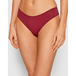 Triumph Lovely Γυναικείο String Χωρίς Ραφές με Δαντέλα Μπορντό 10182554-00VT