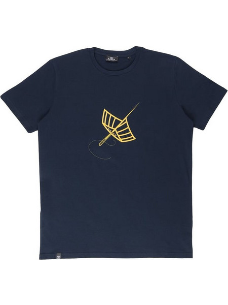 KAYAK T-SHIRT AEGEAN ΚΟΝΤΟΜΑΝΙΚΟ ΜΠΛΕ ΜΕ ΛΑΙΜΟΚΟΨΗ ΚΑΙ ΤΟ ΛΟΓΟΤΥΠΟ ΤΟΥ BRAND ΕΜΠΡΟΣ ΚΑΝΟΝΙΚΗ ΓΡΑΜΜΗ
