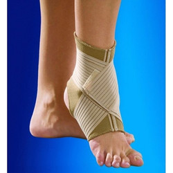 Golden net Επιγονατίδα με Τρύπα, 4 Μπανέλες & 2 Δέστρες NEOPRENE