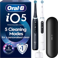 Oral-B iO Series 5 Duo Black & White Ηλεκτρικές Οδοντόβουρτσες με Χρονομετρητή Αισθητήρα Πίεσης & Θήκες Ταξιδίου 2τμχ