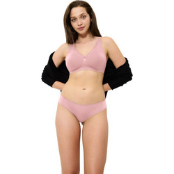 Triumph Lovely Γυναικείο String Χωρίς Ραφές με Δαντέλα Ροζ 10182554-7824