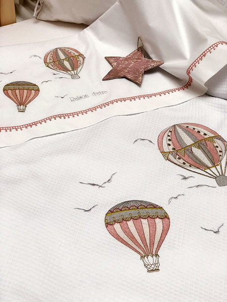 Raison D'Etre Hot Airballoon Κουβέρτα Κούνιας Πικέ 120x160 Λευκή Ροζ
