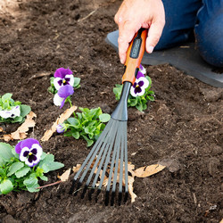 Τσουγκράνα Χώματος Χειρός 40εκ. Black+Decker 871125223459