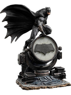 Iron Studios Zack Snyders Justice League Batman on Batsignal 28cm
