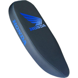 Σέλα λεπτή Carbon με μπλέ λογότυπο στάμπα Honda C50 Racing