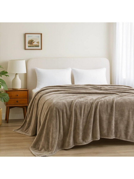 Κουβέρτα υπέρδιπλη μπεζ βελουτέ από 100% polyester 220x240εκ