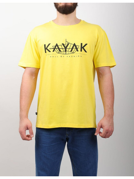 KAYAK T-SHIRT ΚΟΝΤΟΜΑΝΙΚΟ ΚΙΤΡΙΝΟ ΜΕ ΛΑΙΜΟΚΟΨΗ ΚΑΙ ΣΤΑΜΠΑ LOGO ΕΜΠΡΟΣ ΚΑΝΟΝΙΚΗ ΓΡΑΜΜΗ