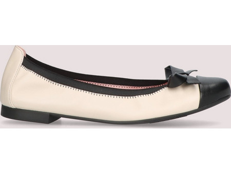 Pretty Ballerinas Shirley Two Tone Ballet Flats Ecru/Black