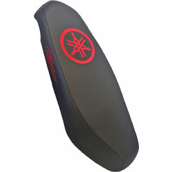 Σέλα λεπτή Carbon με κόκκινο λογότυπο στάμπα Yamaha Crypton S 115 Racing