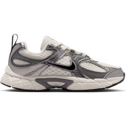 Nike V5 Runner Παιδικά Αθλητικά Παπούτσια για Τρέξιμο Λευκά Γκρι HQ6412-003