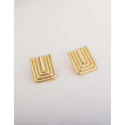 TWIST&TANGO Ilse Earrings σκουλαρικια σε χρυσο τετραγωνισμενα με αναγλυφο σχεδιο