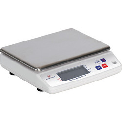 Ηλεκτρονική ζυγαριά κουζίνας 10Kgr 1gr IP53 LCD φωτιζόμενη οθόνη 24x24x7 5cm Louis Tellier c495935