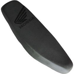 Σέλα λεπτή Carbon με μαύρο λογότυπο ραφτό Honda Supra 100 Racing