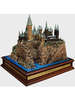 The Noble Collection Harry Potter Hogwarts 33cm