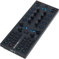 Native Instruments Traktor X1 MK3 DJ Controller με Οθόνη