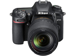 Nikon D7500 + Kit 18-140mm VR