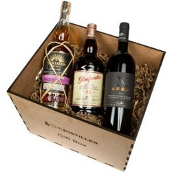 Gift Box Καλάθι Δώρων Με Ρούμι Whisky Οίνο