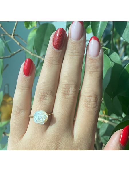 Δαχτυλίδι Κ14 χρυσό με shell pearl σε σχήμα λουλούδι - R125923