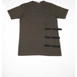 STEFAN T-SHIRT ΚΟΝΤΟΜΑΝΙΚΟ ΚΑΦΕ ΜΕ ΜΑΥΡΟΥΣ ΔΙΑΚΟΣΜΗΤΙΚΟΥΣ ΙΜΑΝΤΕΣ ΕΜΠΡΟΣ ΚΑΝΟΝΙΚΗ ΓΡΑΜΜΗ