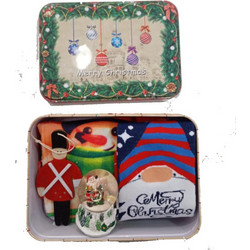Tengda Christmas Gift Set Μεταλλικό κουτί με Χριστουγεννιάτικες Κάλτσες, Πετσετακι, Χιονόμπαλα & Ξύλινο Στολίδι (U90) Πολύχρωμο