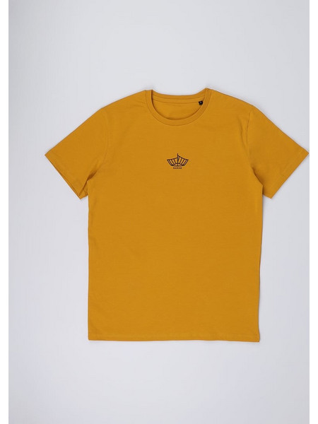 KAYAK T-SHIRT AEGEAN ΚΟΝΤΟΜΑΝΙΚΟ ΚΙΤΡΙΝΟ ΜΕ ΛΑΙΜΟΚΟΨΗ ΚΑΙ ΤΟ ΛΟΓΟΤΥΠΟ ΤΟΥ BRAND ΕΜΠΡΟΣ ΚΑΝΟΝΙΚΗ ΓΡΑΜΜΗ