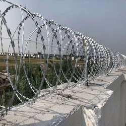 Συρματόπλεγμα κονσερτίνα γαλβανιζέ Φ30 σπιράλ 8m/ρολ ΟΕΜ
