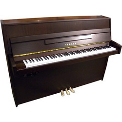 Yamaha B1 Κλασικό Πιάνο Όρθιο με 88 Τυπικής Αφής Πλήκτρα Polished Walnut