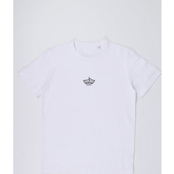 KAYAK T-SHIRT AEGEAN ΚΟΝΤΟΜΑΝΙΚΟ ΛΕΥΚΟ ΜΕ ΛΑΙΜΟΚΟΨΗ ΚΑΙ ΤΟ ΛΟΓΟΤΥΠΟ ΤΟΥ BRAND ΕΜΠΡΟΣ ΚΑΝΟΝΙΚΗ ΓΡΑΜΜΗ