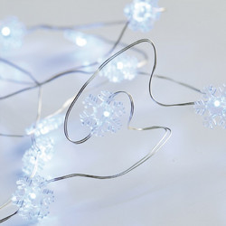 SNOWFLAKE Σχέδιο 20 LED ΛΑΜΠΑΚ ΣΕΙΡΑ ΨΥΧΡΟ ΛΕΥΚΟ ΑΣΗΜΙ ΚΑΛΩΔ ΧΑΛΚΟΥ & ΜΠΑΤΑΡ 2xAA IP20 2m+10cm X01202114