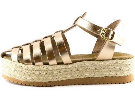 Love4shoes Καλοκαιρινές Γυναικείες Πλατφόρμες Κλειστές Χαμηλές Χρυσές 11-17