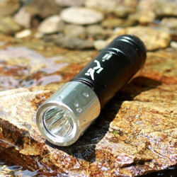 Επαναφορτιζόμενος καταδυτικός φακός led 180Lumens LQ-85 Μαύρο OEM