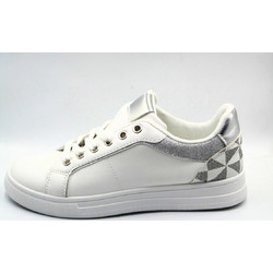 Sneakers με χρωματική λεπτομέρεια