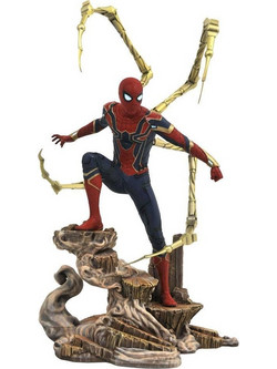 Diamond Select Toys Marvel Avengers Iron Spider-Man 23cm