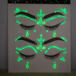 Αυτοκόλλητα Στρασάκια Glow In The Dark σε 2 Σχέδια Ασημί Ιριδίζον