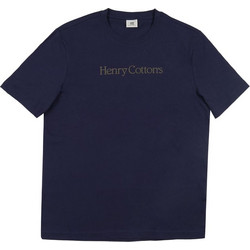 HENRY COTTONS T-SHIRT ΜΕ ΛΑΙΜΟΚΟΨΗ 100%ΒΑΜΒΑΚΙ ΜΕ ΣΤΑΜΠΑ ΤΟ LOGO ΕΜΠΡΟΣ ΚΑΝΟΝΙΚΗ ΓΡΑΜΜΗ