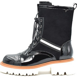 Versace 19V69 Γυναικεία Αρβυλάκια Λουστρίνι Μαύρα με Χοντρό Χαμηλό Τακούνι AM05A1032