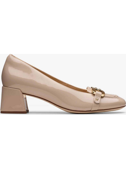 Clarks Ανατομικές Γόβες Λουστρίνι με Χοντρό Χαμηλό Τακούνι Μπεζ 26181319