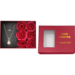 Σετ κοσμήματα και λουλούδια σε ένα μοναδικό gift box